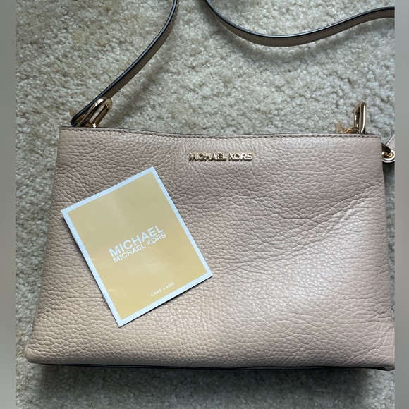 Michael Kors Tan crossbody purse - Picture 5 of 6